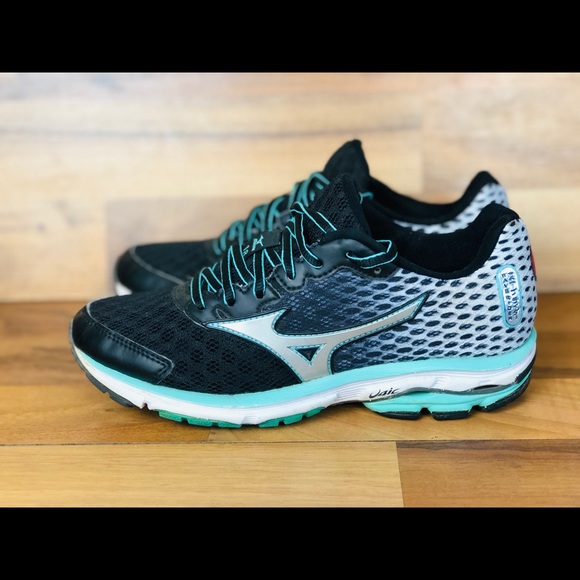 mizuno wave rider 18
